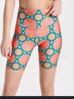 Beyond Yoga flower tile high waisted biker shorts